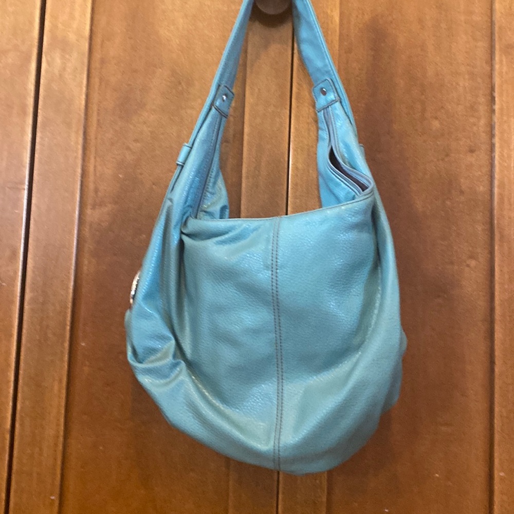 14” teal Chinese Laundry bag w/ pockets inside